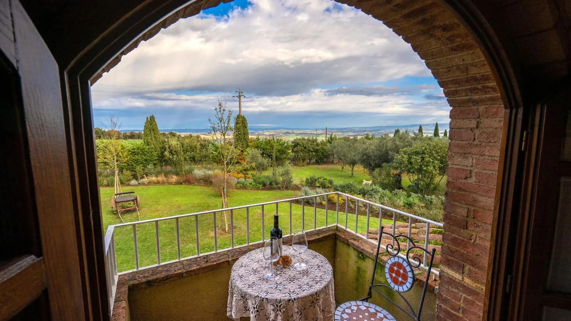 Riparossa Charme Apt Adults Only Chianni Italy